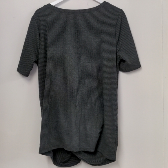 🌹2 for 30🌹 Dark gray twist front short sleeve sweater 1X 3x - Picture 2 of 2